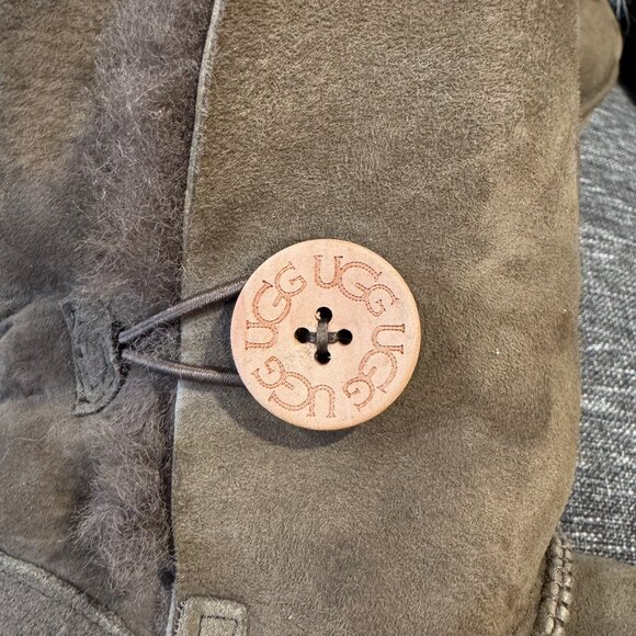 UGG Bailey Button Shearling Boots – Dry Leaf Brown – Women’s Size 8 Fur lined - Picture 10 of 10